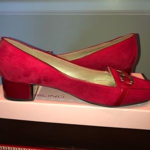 8.5M Bandolino Red Loafers